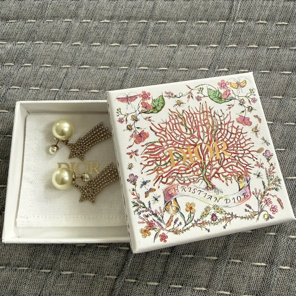 CHRISTIAN DIOR Pearl Crystal Shooting Star Tribales Earrings